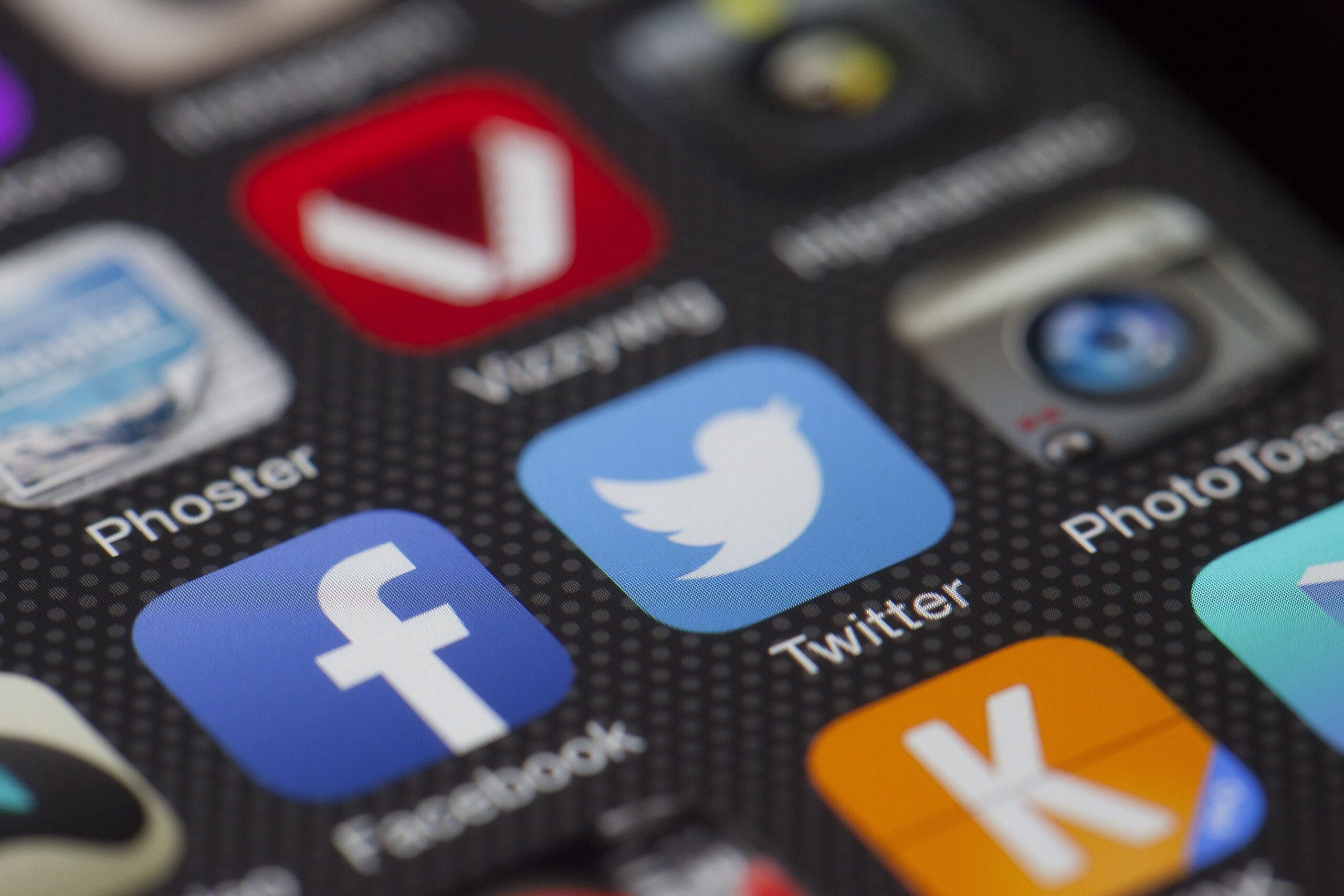 Nigerians networking online in diaspora Facebook groups